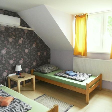 Fekete Macska Panzio Otel Tata Dış mekan fotoğraf