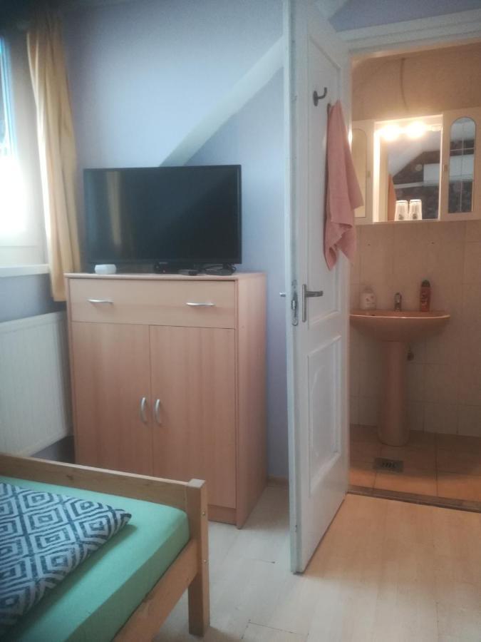 Fekete Macska Panzio Otel Tata Dış mekan fotoğraf