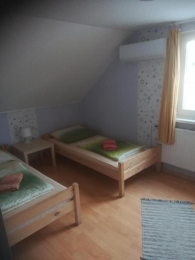 Fekete Macska Panzio Otel Tata Dış mekan fotoğraf