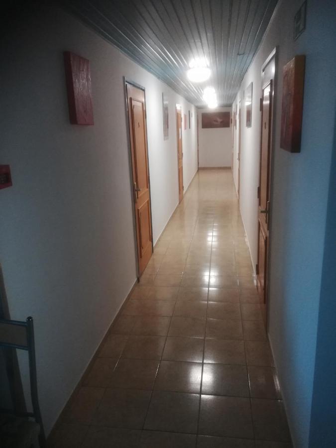 Fekete Macska Panzio Otel Tata Dış mekan fotoğraf