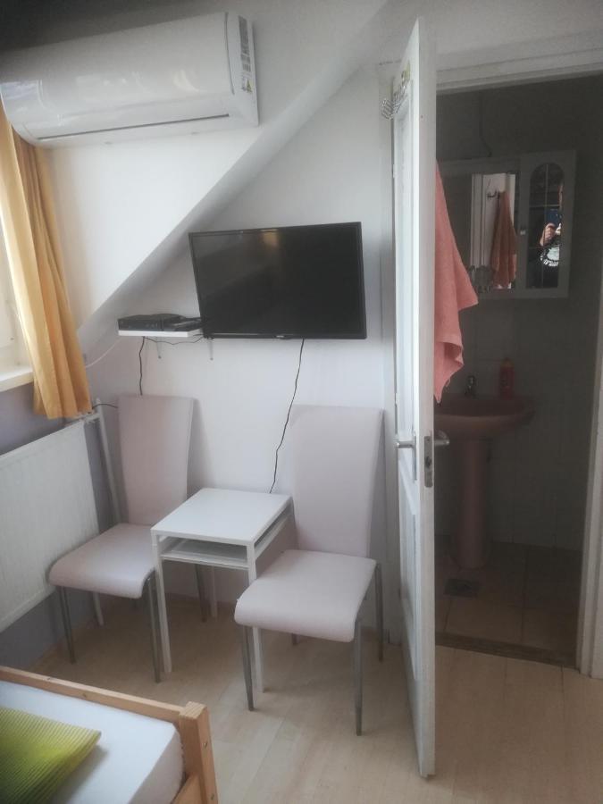 Fekete Macska Panzio Otel Tata Dış mekan fotoğraf