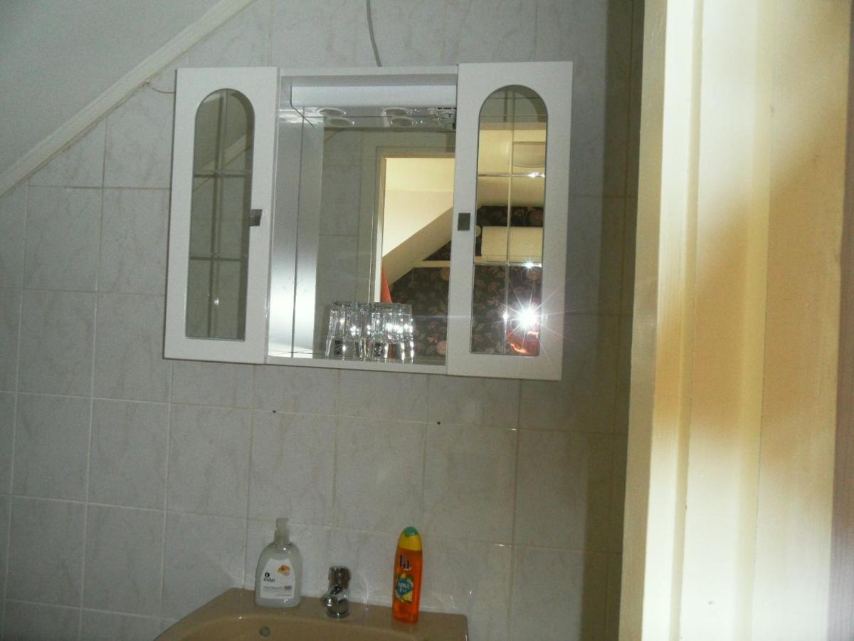Fekete Macska Panzio Otel Tata Dış mekan fotoğraf