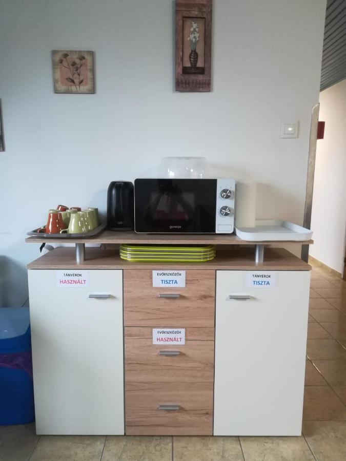 Fekete Macska Panzio Otel Tata Dış mekan fotoğraf