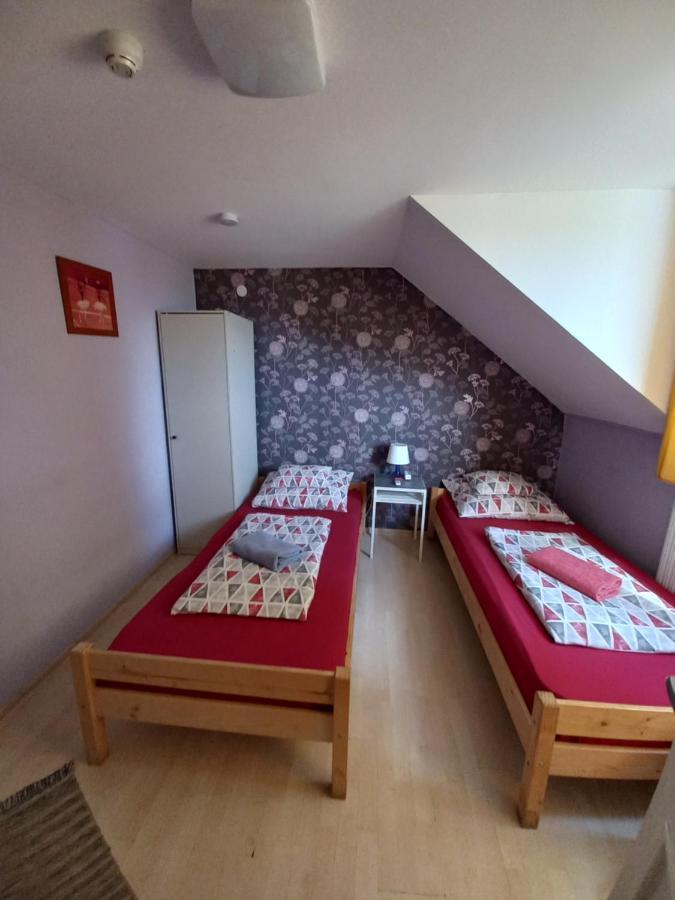 Fekete Macska Panzio Otel Tata Dış mekan fotoğraf
