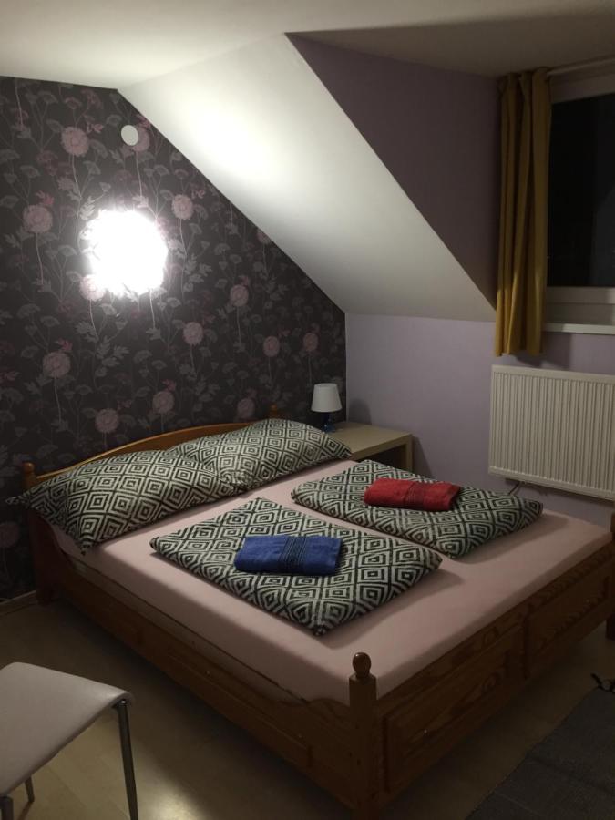 Fekete Macska Panzio Otel Tata Dış mekan fotoğraf