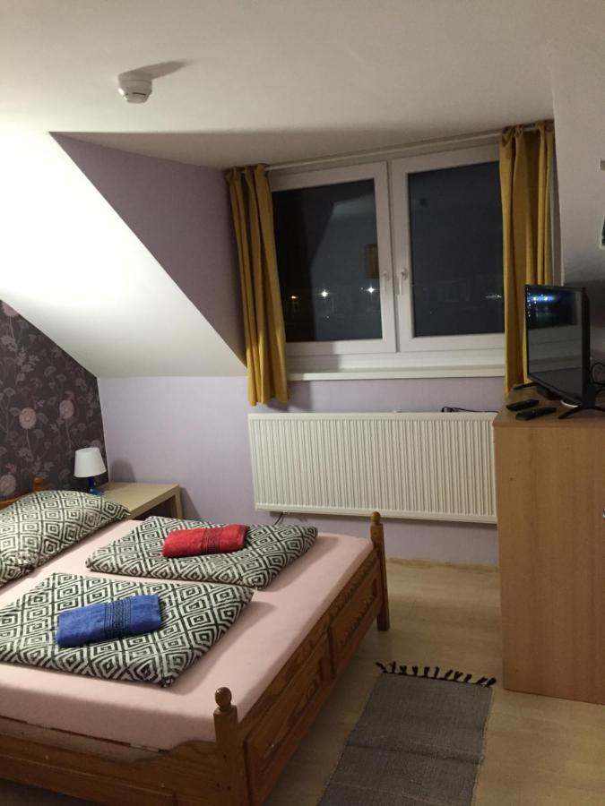 Fekete Macska Panzio Otel Tata Dış mekan fotoğraf